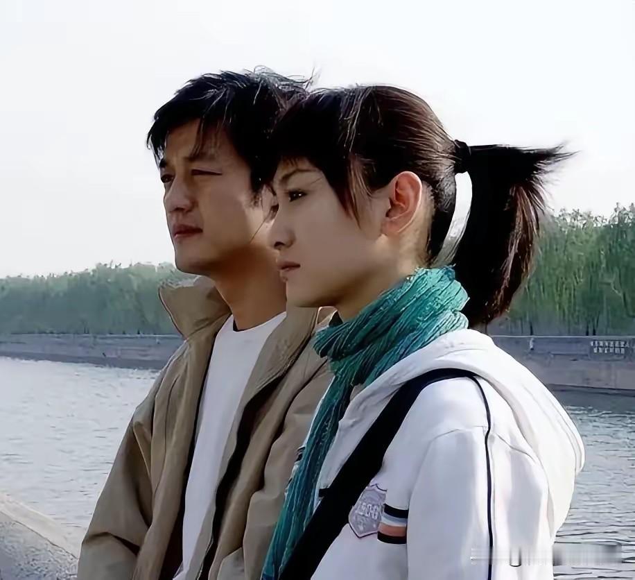 原来李小冉的偶像是李亚鹏，李小冉没拍戏前看了李亚鹏的将爱，成了李亚鹏的小迷妹。