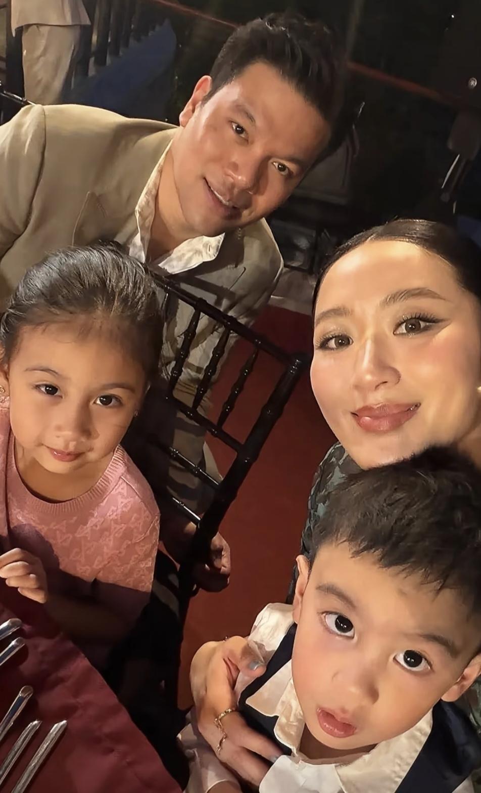 12月14日，佩通坦带着老公，一双儿女一起参加泰国前总理赛塔女儿的婚礼。

佩通