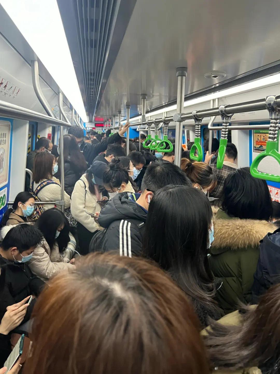 打工人最在意什么？上班交通方便！近日，有数据显示，10座重点城市租客签约的“1公