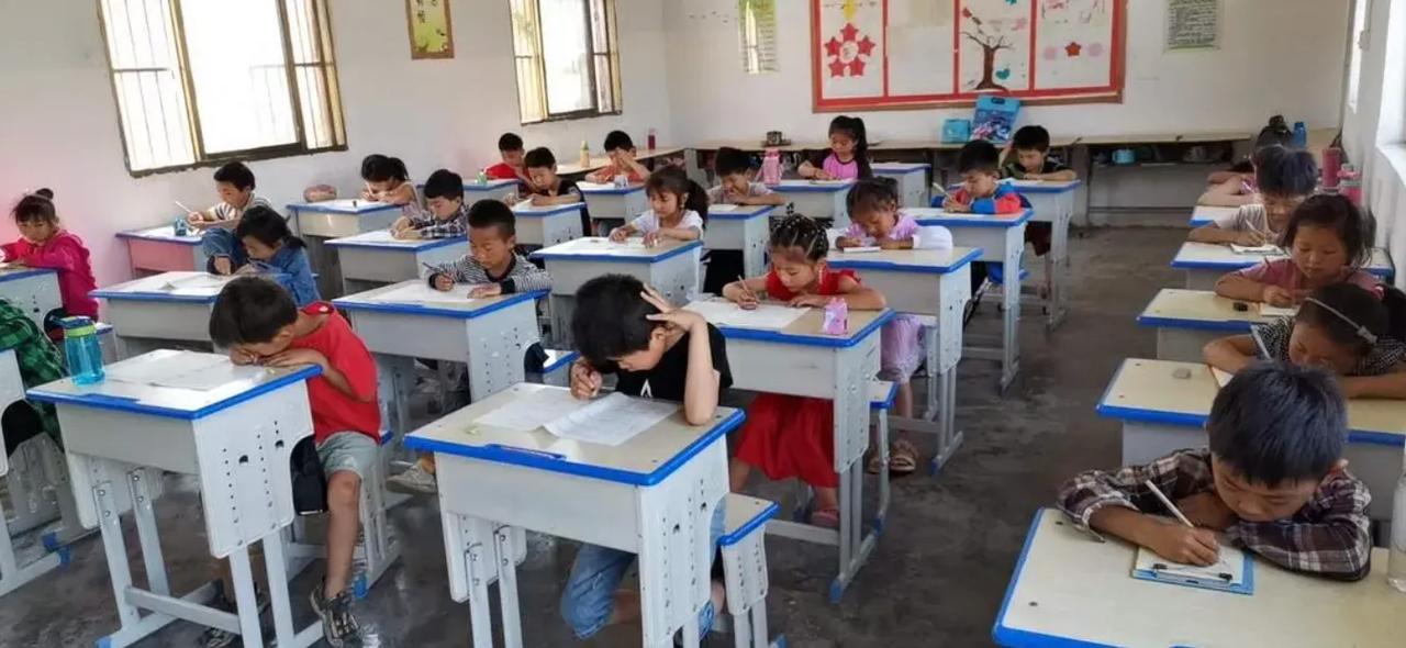 为什么在家能考100分，在学校只能考80？

女儿班上进行了数学单元考试，这一单