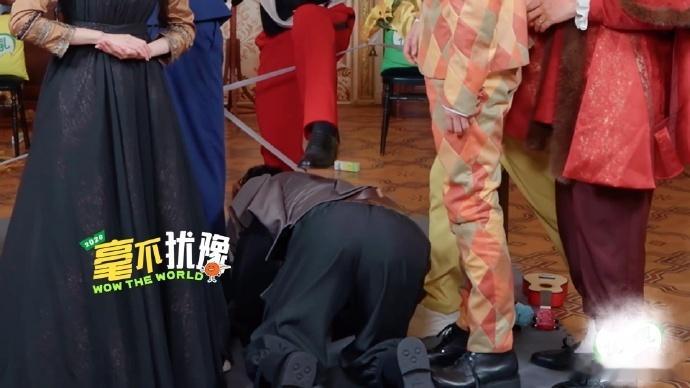 郭京飞把背用在刀刃上郭京飞从参赛选手干成了基础设施 真的被他的真诚打动，玩游戏不