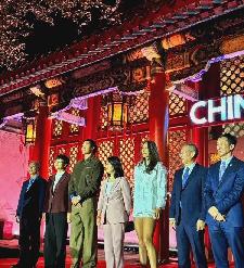 [白眼]郑钦文的合照简直让人惊掉下巴，运动员的气场瞬间压倒了一众普通人！这画面一