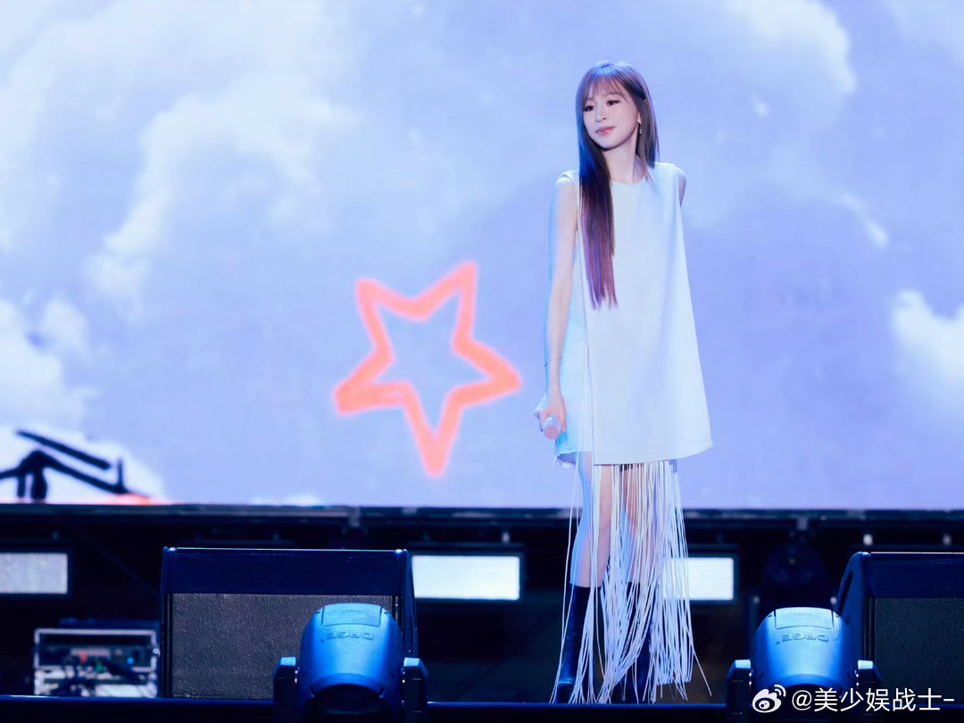 王心凌说别把我修太尖 王心凌在活动现场跟修图师说别修太尖，这个细节太拉好感了。对