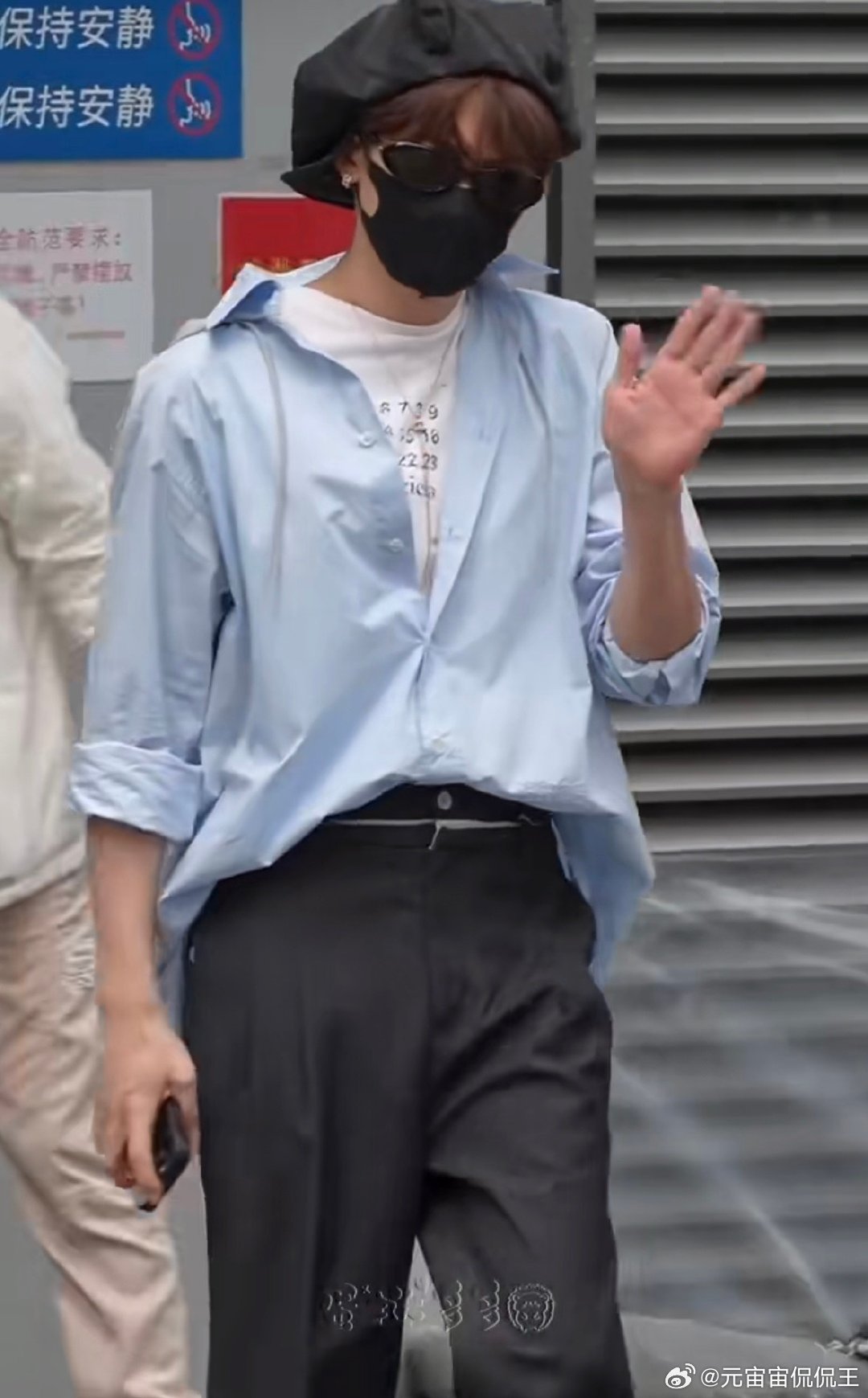 檀健次蓝衬衫贝雷帽檀健次蓝衬衫贝雷帽look 期待下次见面！ ​​​