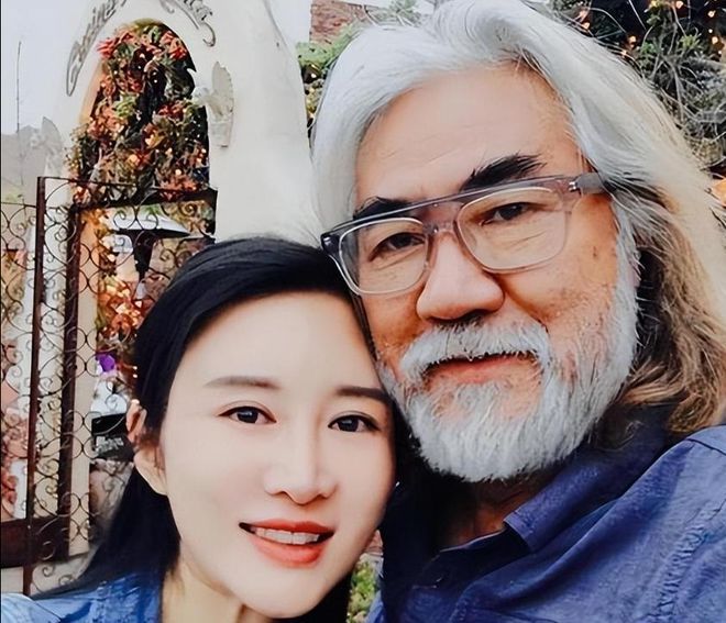 张纪中，武侠剧大师，多次创造经典。如今70多岁却多次成为热搜焦点，因生育话题引发