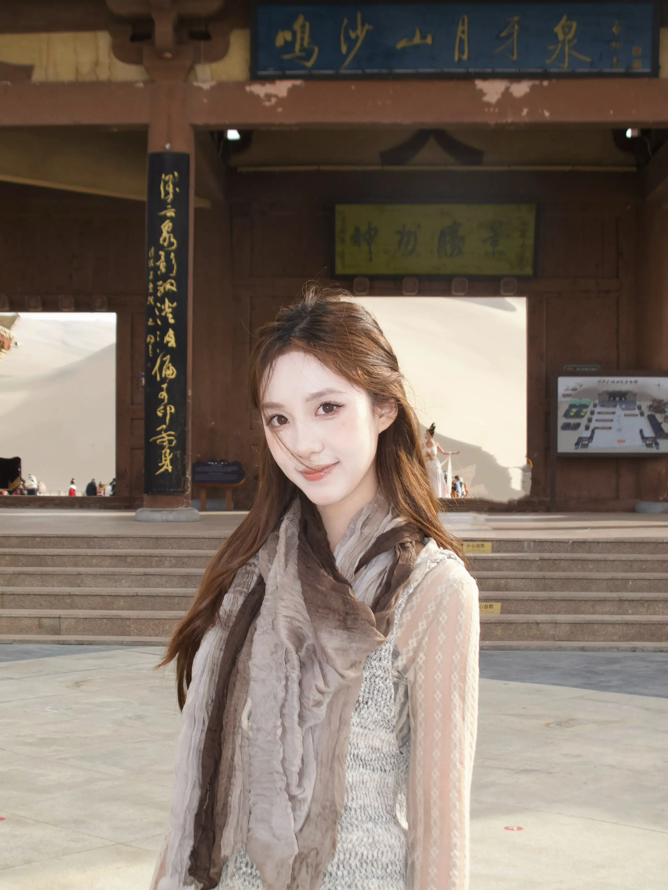 自古名将爱良马，从来美人属英雄。