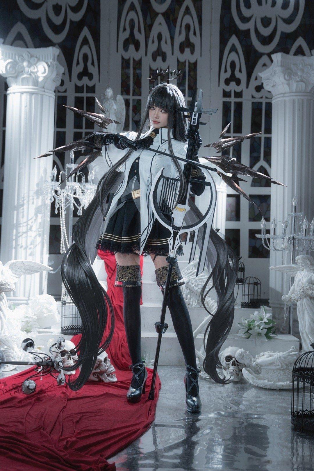 她以为自己是神明，没想到一点乐曲砸在普通人身上会这么痛—阿尔图罗出镜兔七哥摄影后