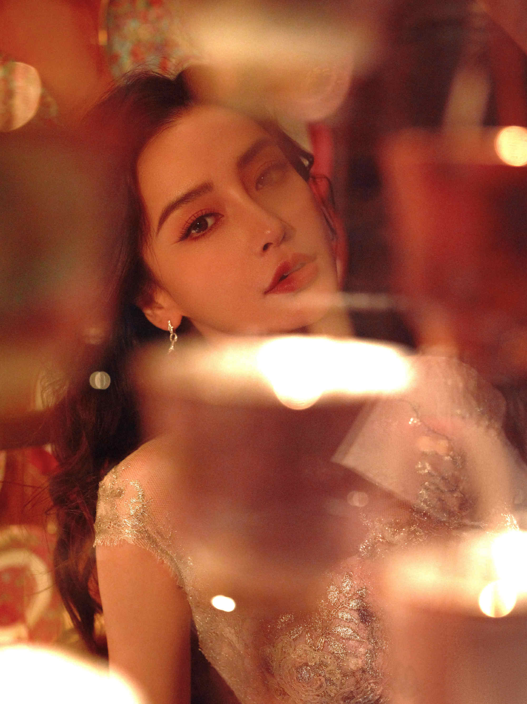 Angelababy 亮相英国电影学院奖晚宴造型大片，礼服来自Barney Ch