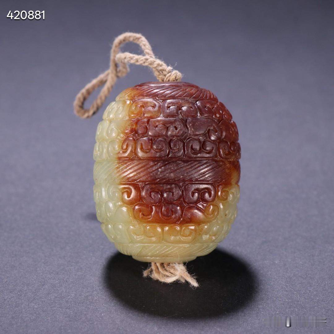 旧藏 和田玉如意纹玉珠。
规格：长3.84cm 宽3.24cm