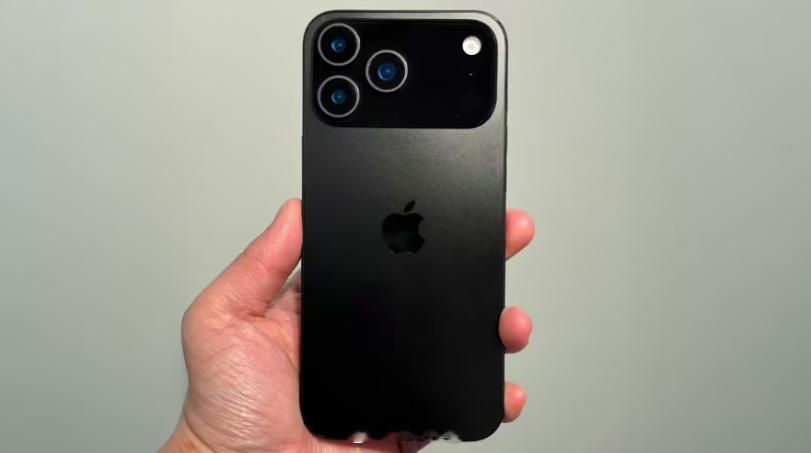 消息称苹果 iPhone 17 Pro 系列手机本有黑色，但“不知道什么原因被砍