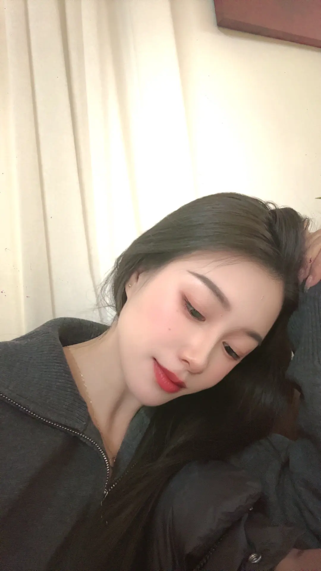 记住姐妹 追你爱你的人 是带着资产来的 而不是花言巧语 和密密麻麻的文...
