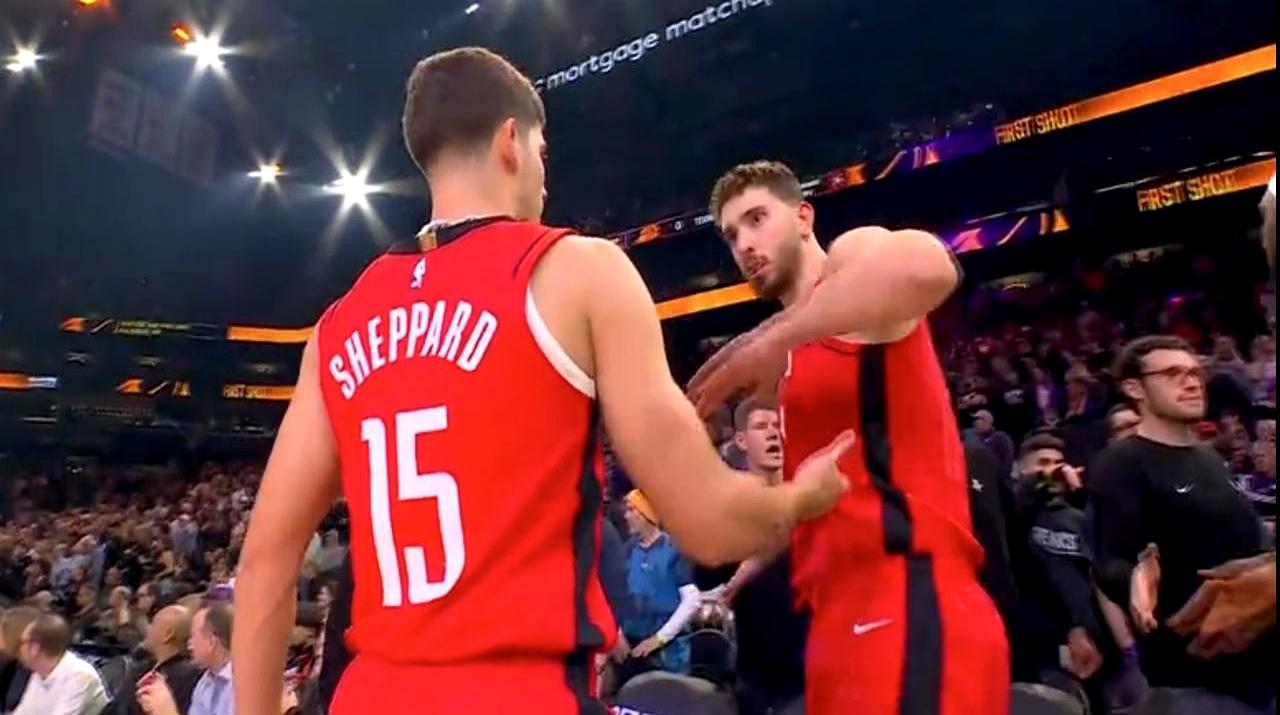 但是防守位置多数是正
 

火箭赢太阳这场，杜兰特缺阵后阿门拿准三双，霍勒迪替补