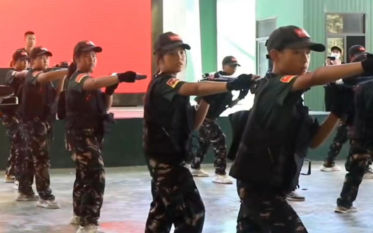 听党指挥，能打胜仗，作风优良，特种小兵训练