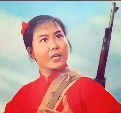 1988年，“小常宝”齐淑芳带领30名演员留美不归，背叛祖国抛弃丈夫，并恶狠狠对