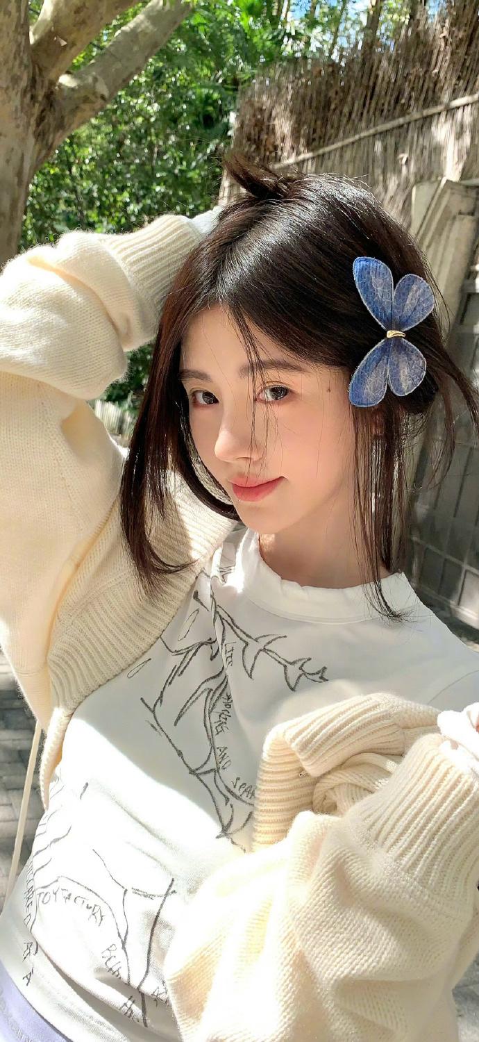 鞠婧祎每月25万元固定工资

最近，有消息称鞠婧祎获得了每月25万元的固定工资，