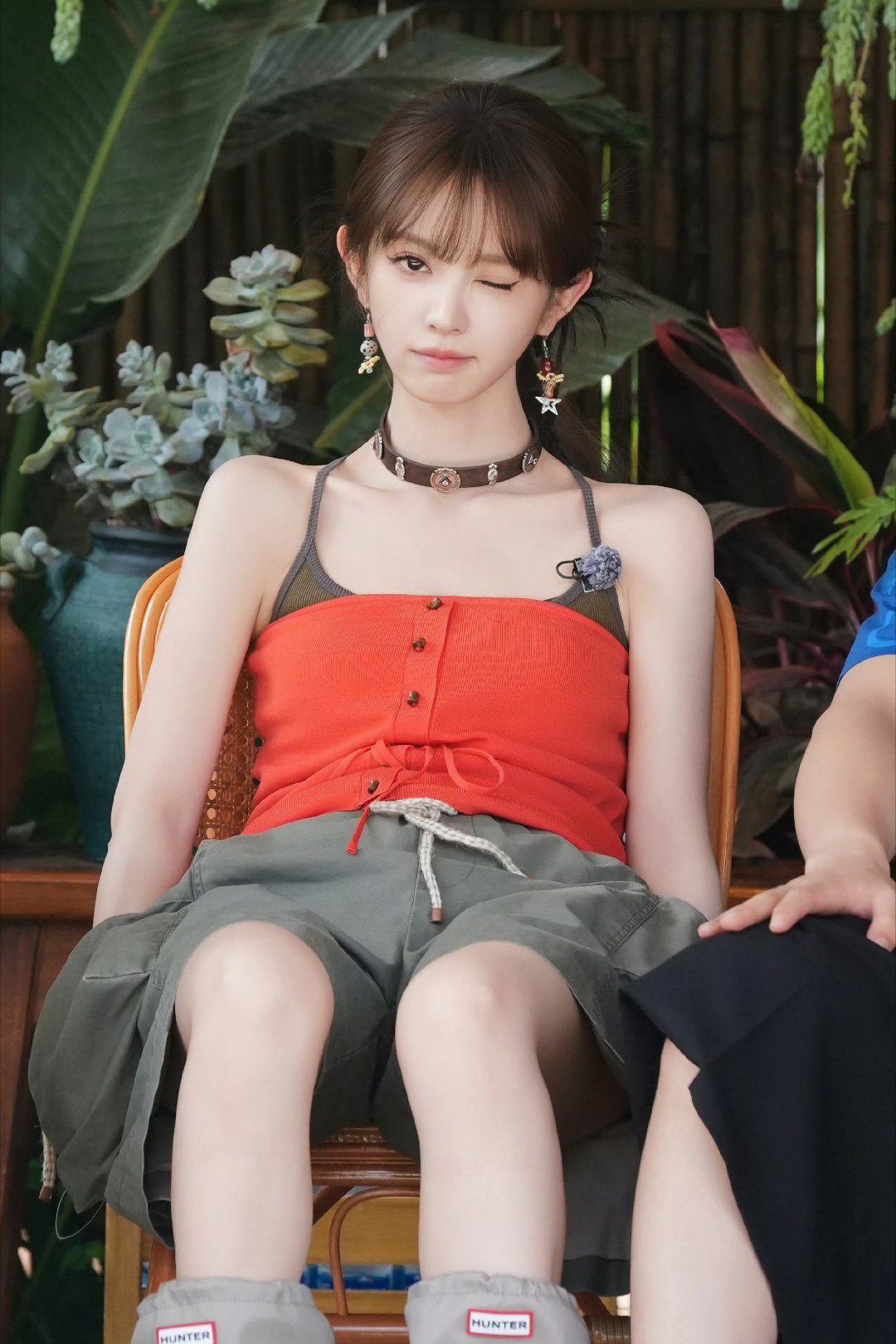 田曦薇新剧照看上去高智感拉满，谁能不爱田曦薇 