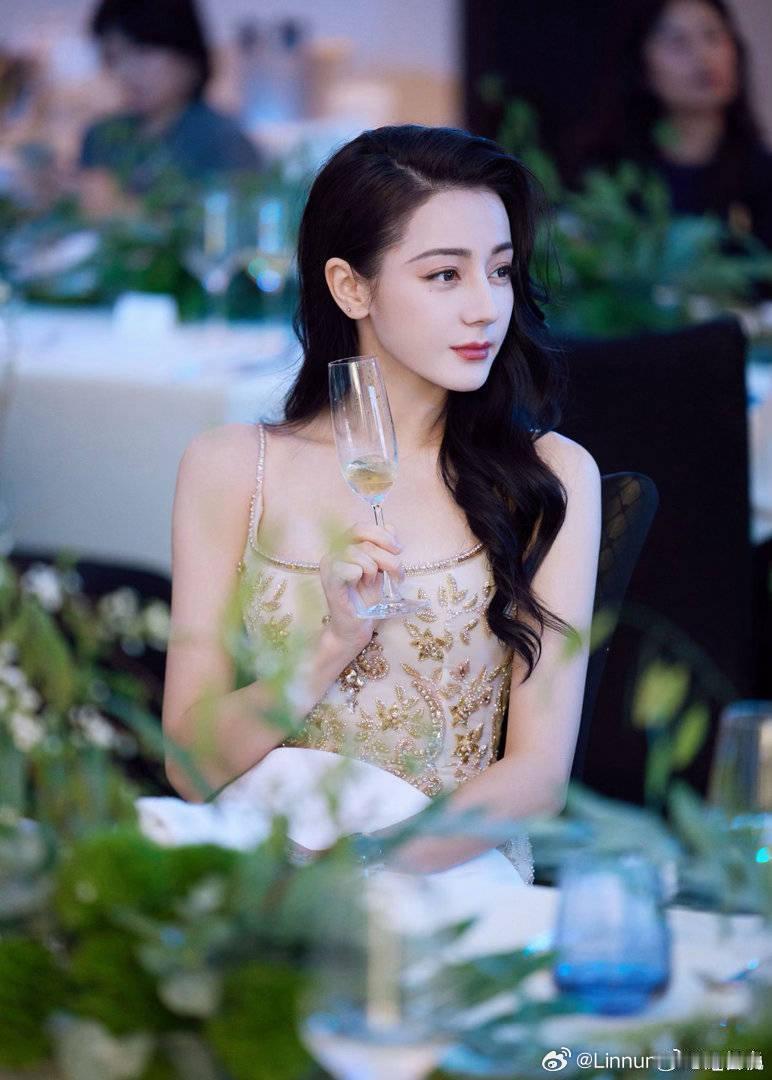 还女神露额头自由…… 