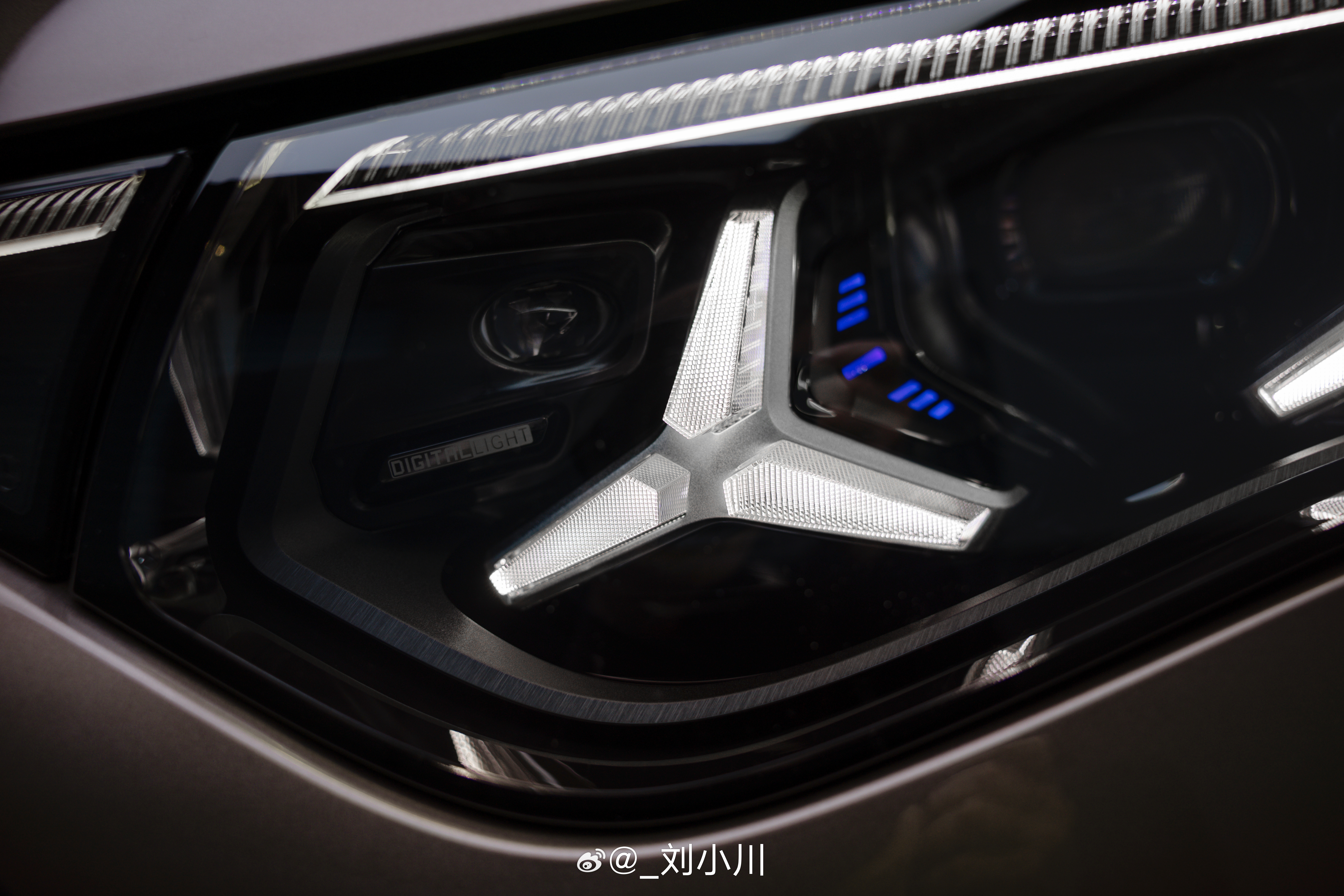 全新纯电奔驰VLE车灯设计 全新纯电奔驰VLE前灯 & 尾灯设计，大家觉得新车灯