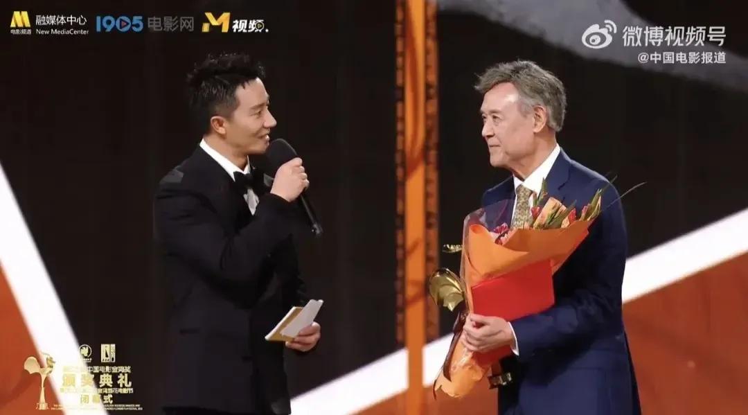 恭喜达式常 翟俊杰获得中国文联终身成就奖（电影）
看来以后文艺界的“终身成就奖”
