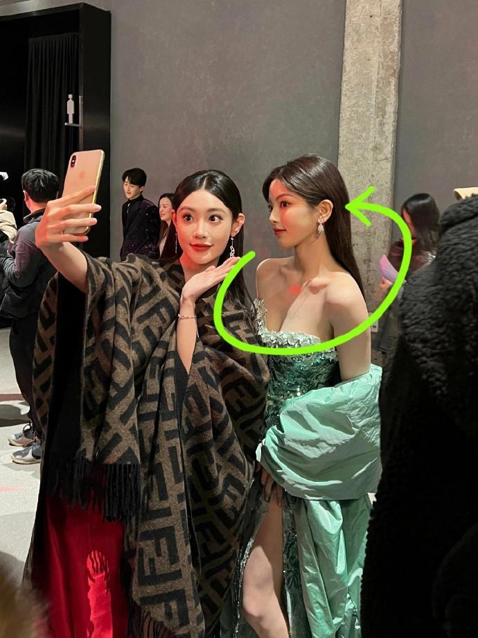 突然之间就领悟到了美女们为何要看生图了！ ​​​