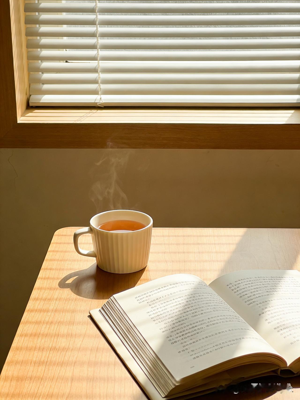 别再内耗了！真正厉害的人，都在“悄悄”做减法
 
现在的人，活得太累了。
朋友圈