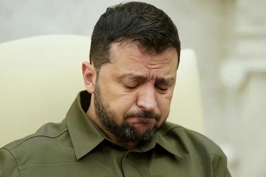 乌克兰，用40万人的伤亡和2000亿美元的债务，为美国拔掉了“俄罗斯”这颗眼中钉