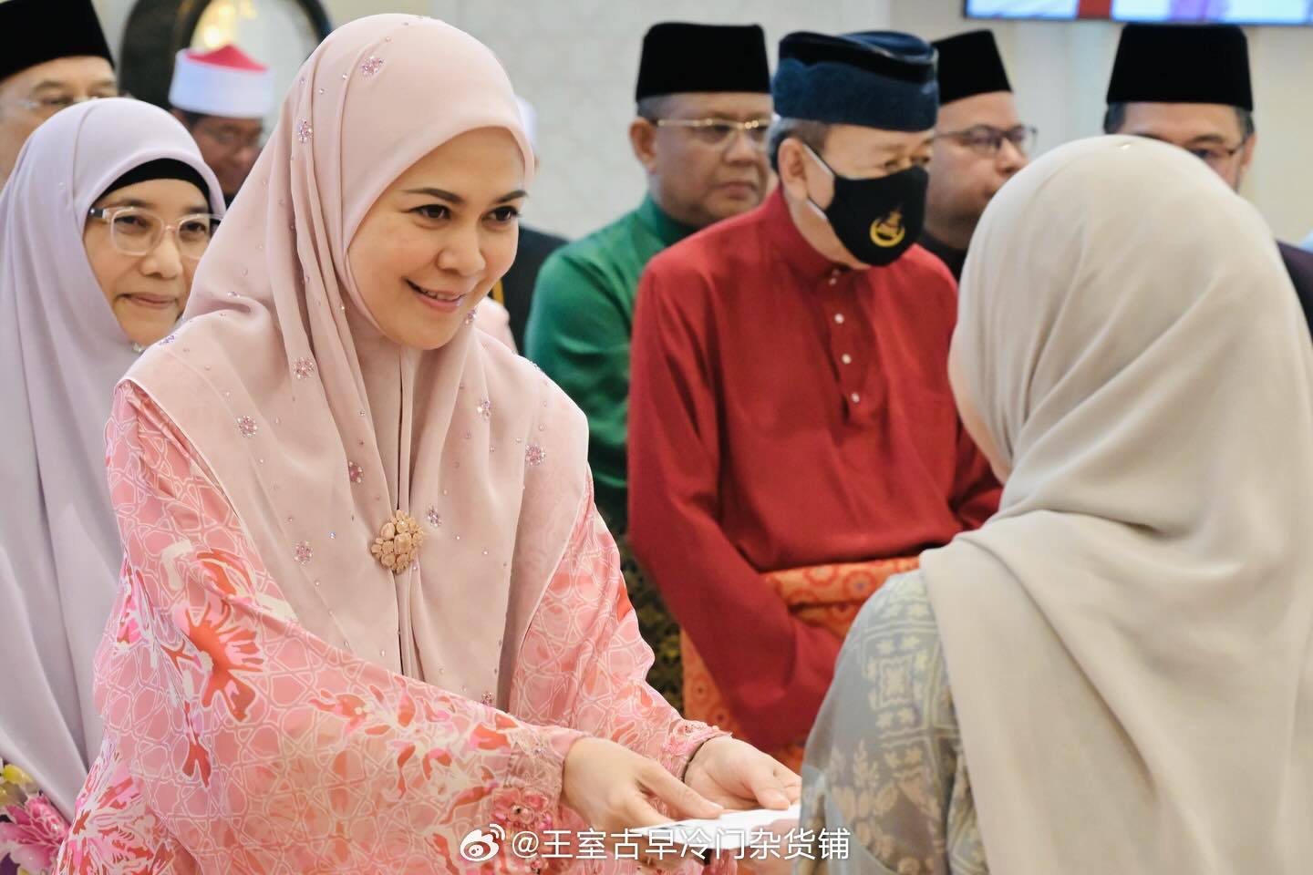 王室王室马来西亚王室雪兰莪 2026年2月28日，雪兰莪苏丹夫妇出席开斋典礼。 