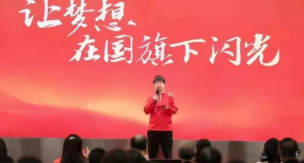 【孙颖莎又获奖了】 孙颖莎参加2024年青年演讲比赛，荣获二等奖。恭喜莎莎，智商