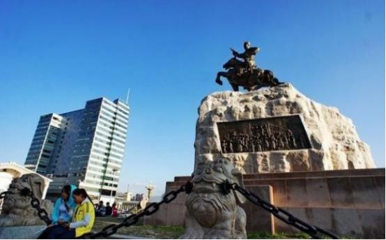 蒙古开始后悔，当初的独立，面对现实，又无可奈何！在10年前，蒙古还在念念不忘，血