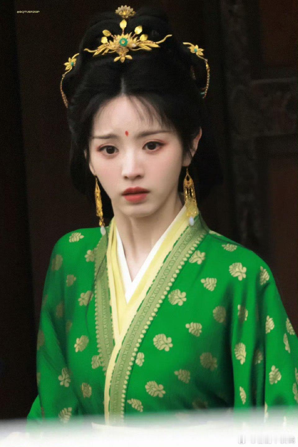 田曦薇绿衣君黛路透有🈶眉心红痣好妖艳啊！祸国妖妃既视感 