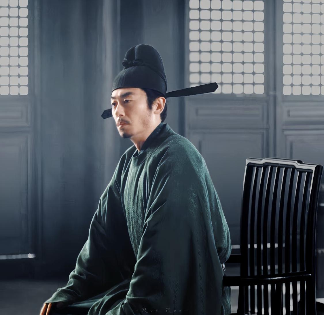 后周时候赵匡胤顺了周太宗郭威的酒，曹彬知道后说：你想喝我给你买。

赵匡胤登基之