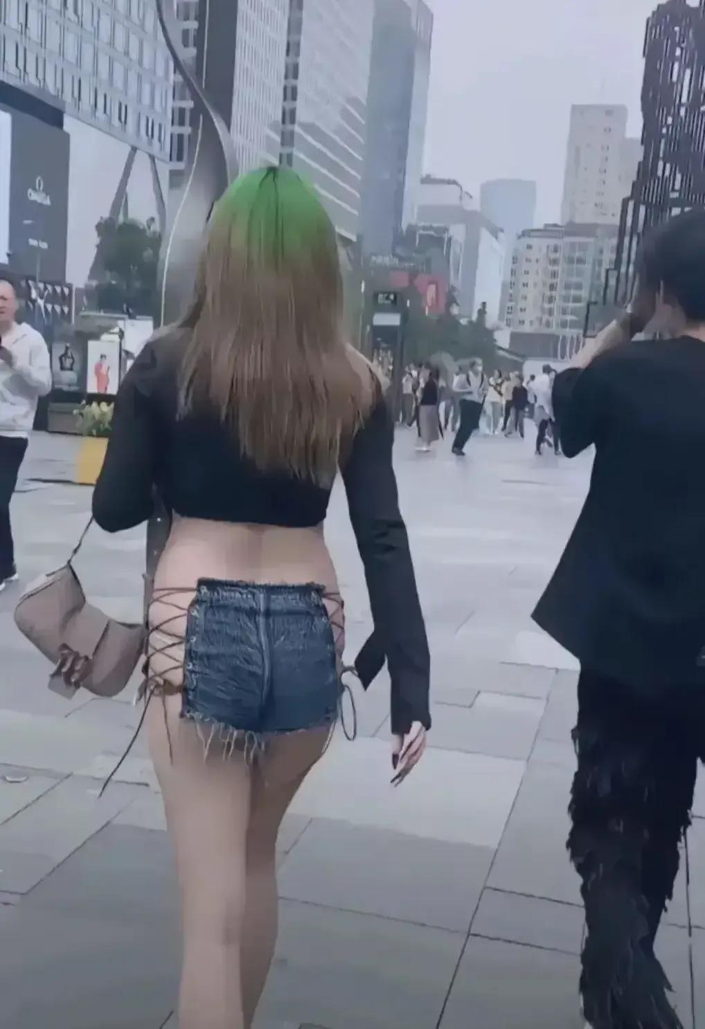 这小裙子白送你你敢穿吗？