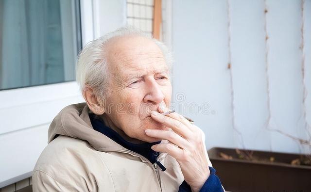 每天早晨，许多人刚一睁开眼，习惯性地点燃一支香烟。对于这些人来说，吸烟似乎成为了