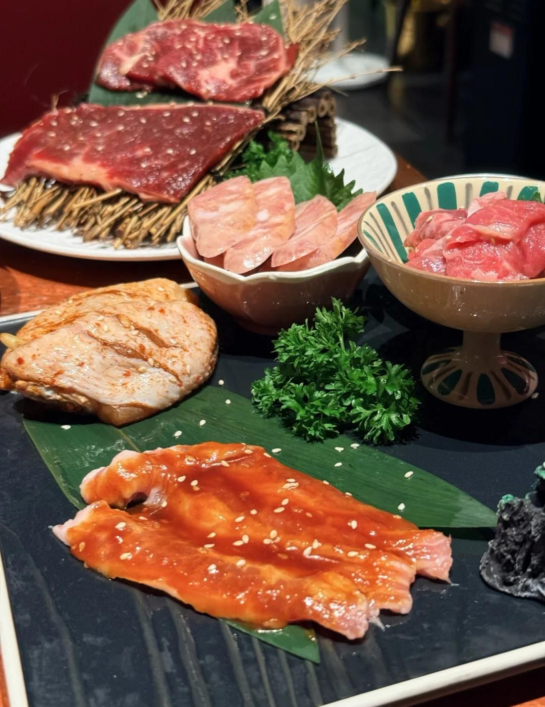 K11这家和牛烧肉，一口入魂🥩
番禺K11新开的烧肉店，进门就被暗调氛围拿捏了