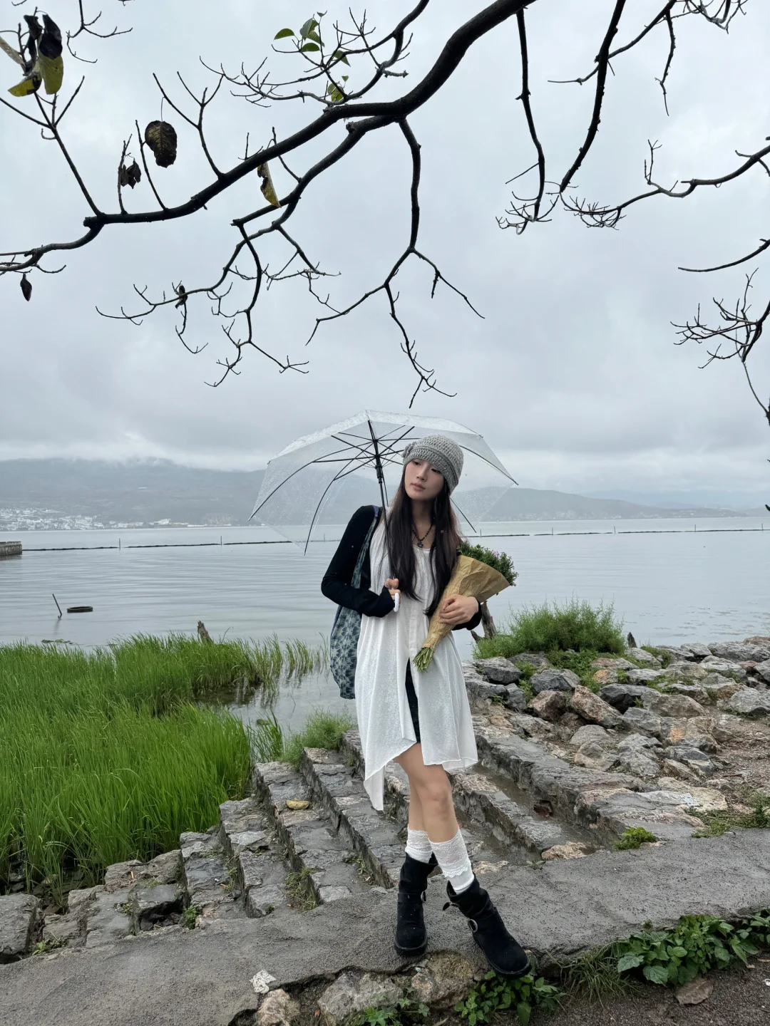 漫步在雨中的洱海边☔️