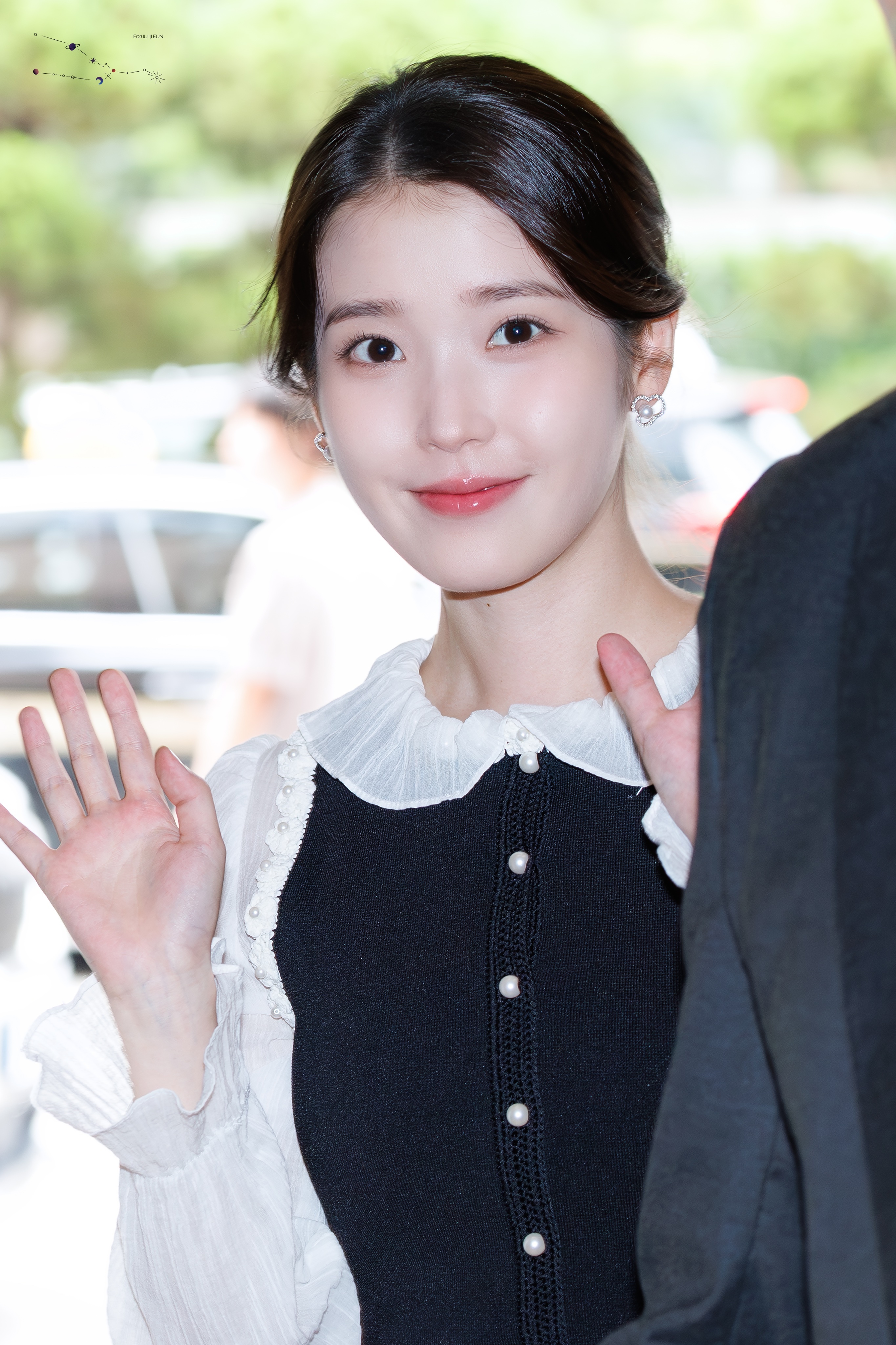 IU[超话]  🐥IU高露洁口腔亮白美学大使 250828 IU出席2025年