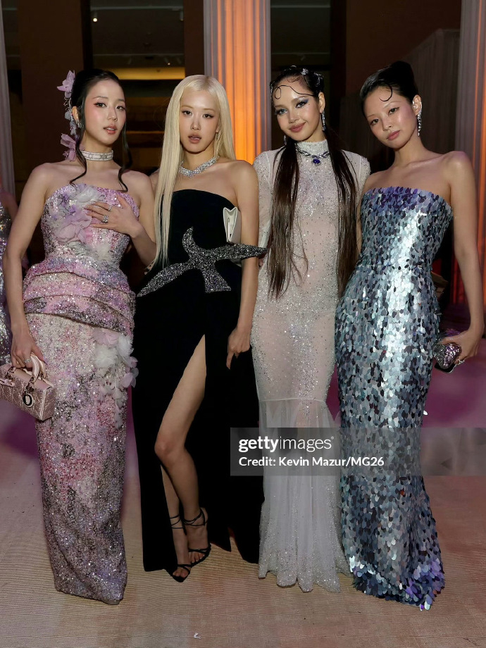 metgala后台Blackpink合照 哇塞终于等到四闺女合照！metgala