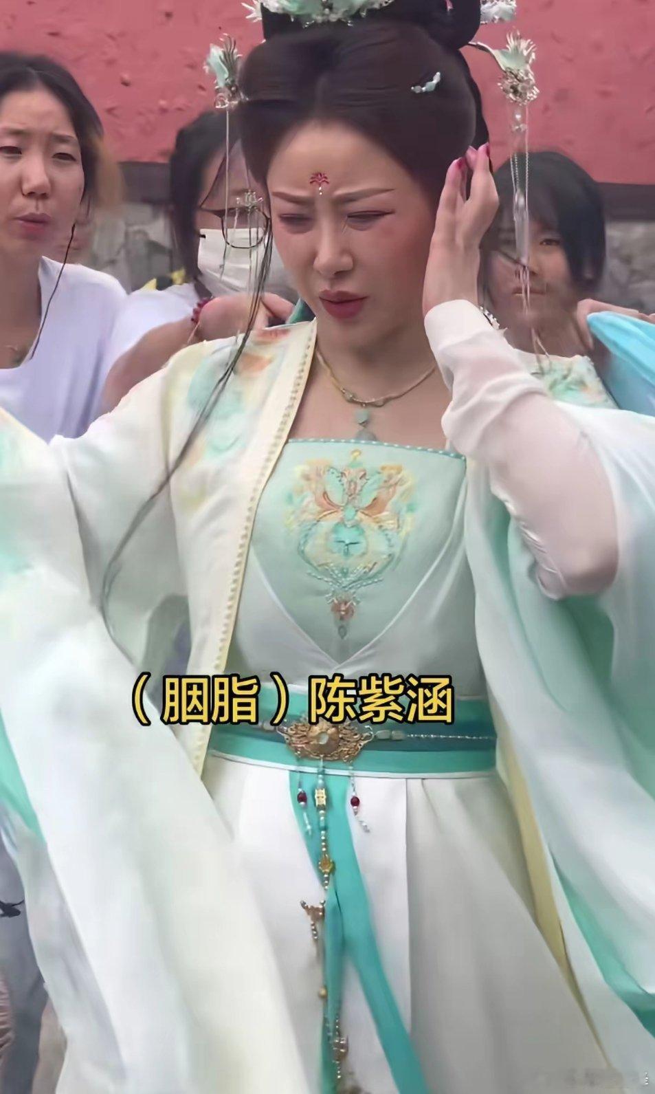 陈紫函也回归《济公4》了，继续做她的“胭脂”，只是在路人眼里的陈紫涵是放大了好几