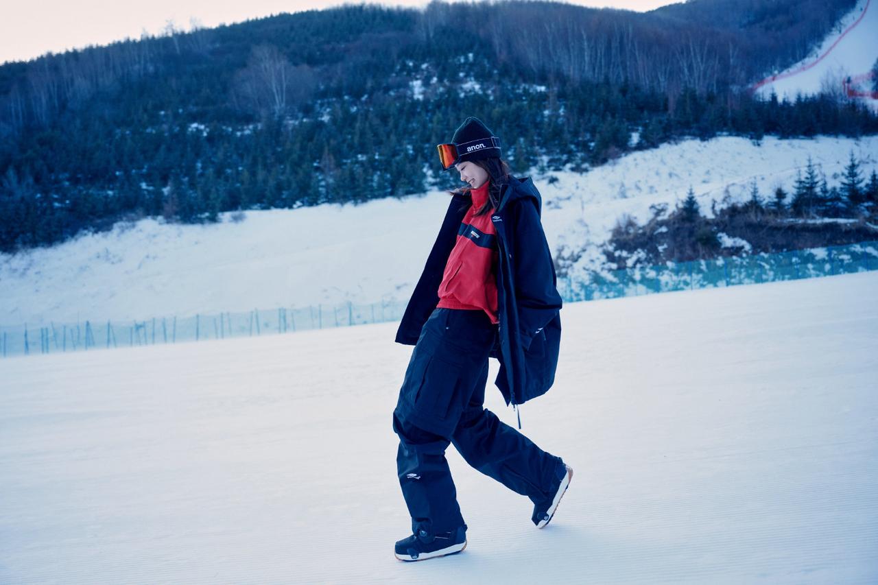 胆小如鼠，侠光万丈
 
生日的烛火亮起时，我总爱盯着跳动的火苗发呆。这簇微光，像