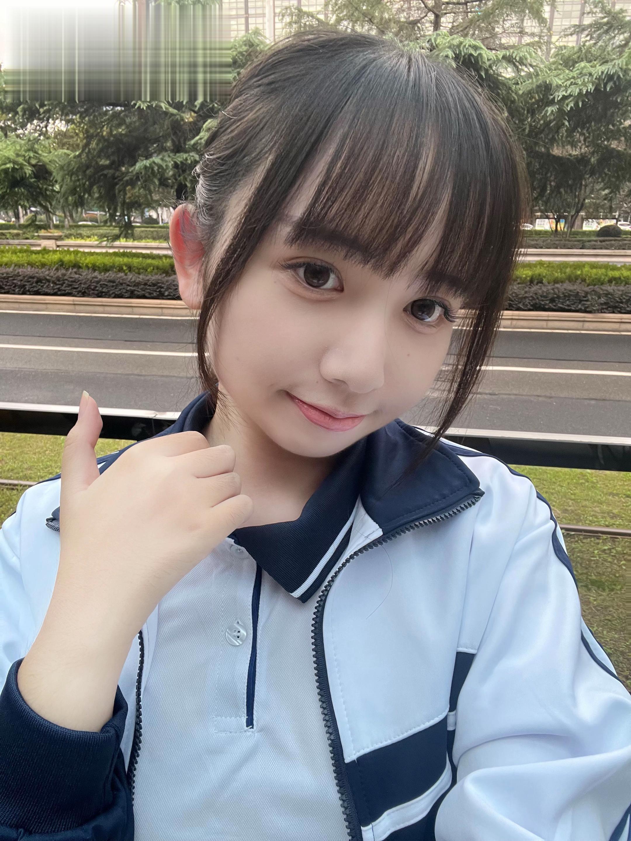我以前时常觉得自己很照骗，因为我总是把我的身子p瘦好多好多，我一直是个...