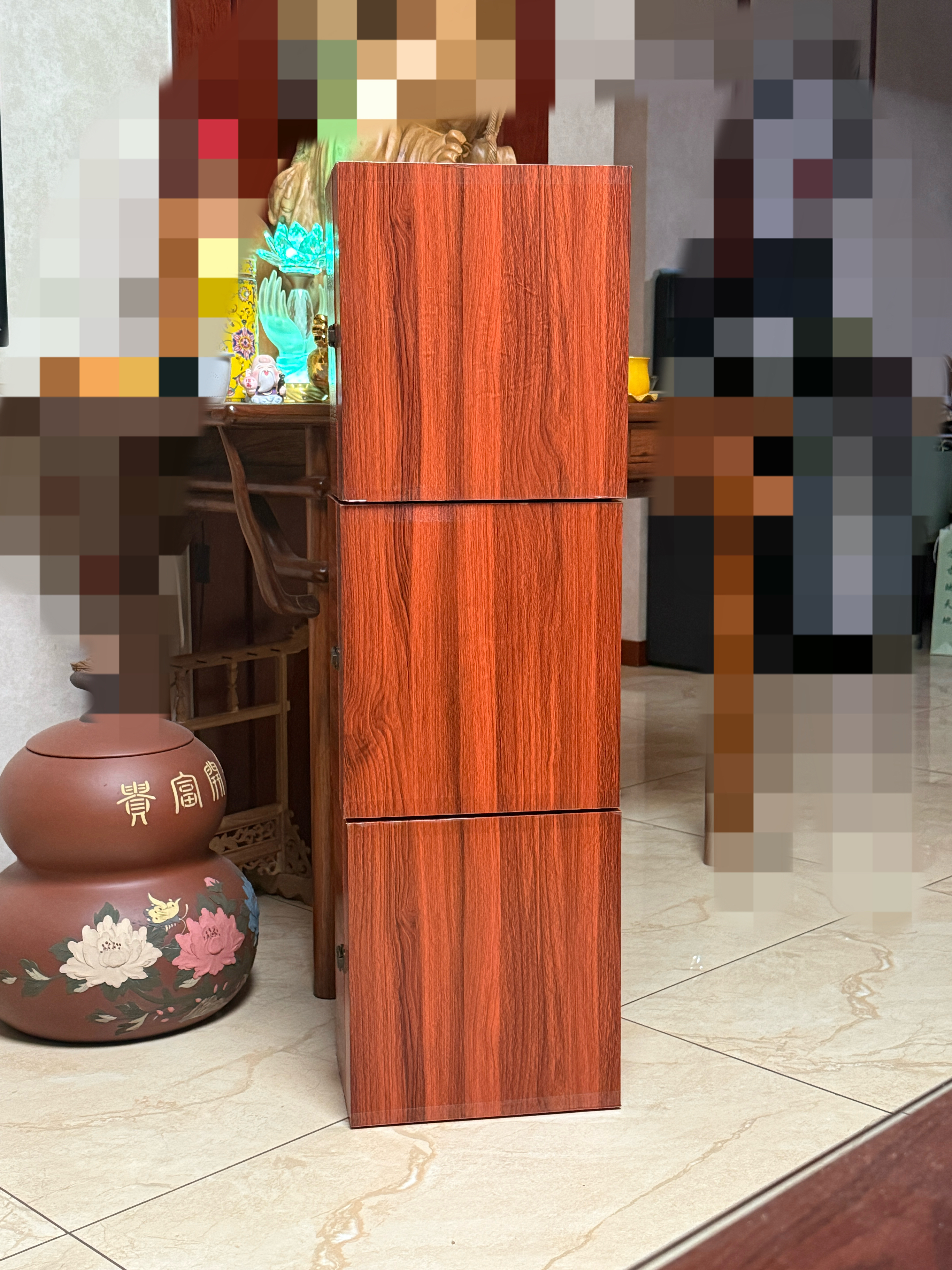 我的茶具收纳柜差不多完工了从三个红酒箱子变成了收纳柜里面的分隔也做好了，感觉自己