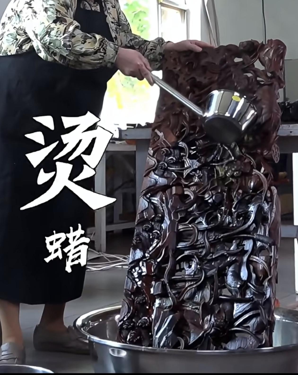 北京紫檀博物馆的非物质文化遗产烫蜡工艺，以紫檀为主体，黄花梨附带，是在证明隔壁老
