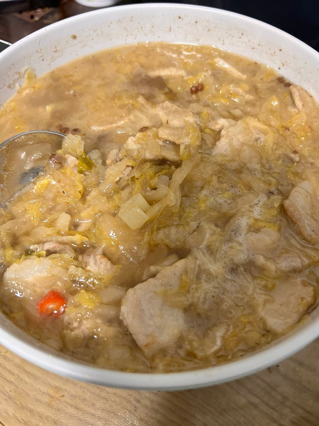 就这一个酸菜白肉，我感觉可以吃满满一碗米饭