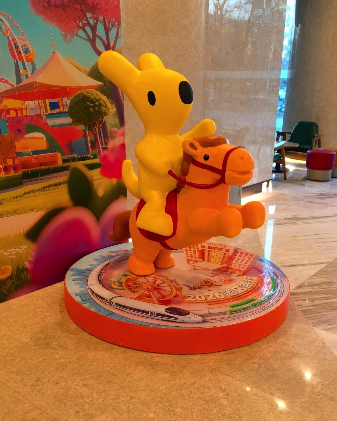 哈哈在群里看到一张图，不知道是不是美团总部摆的吉祥物，就是谐音有点不太吉利：马上