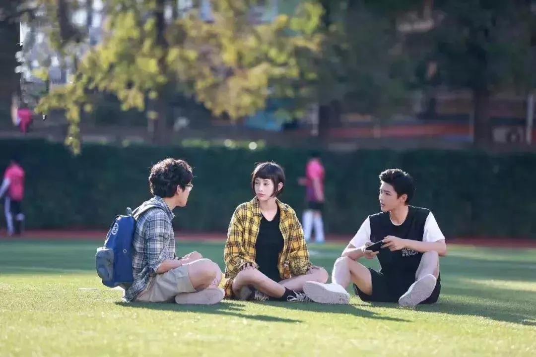 一位网友感叹：

“人与人之间，基本都是虚情假意，等到了一定年龄，你就有体会了。
