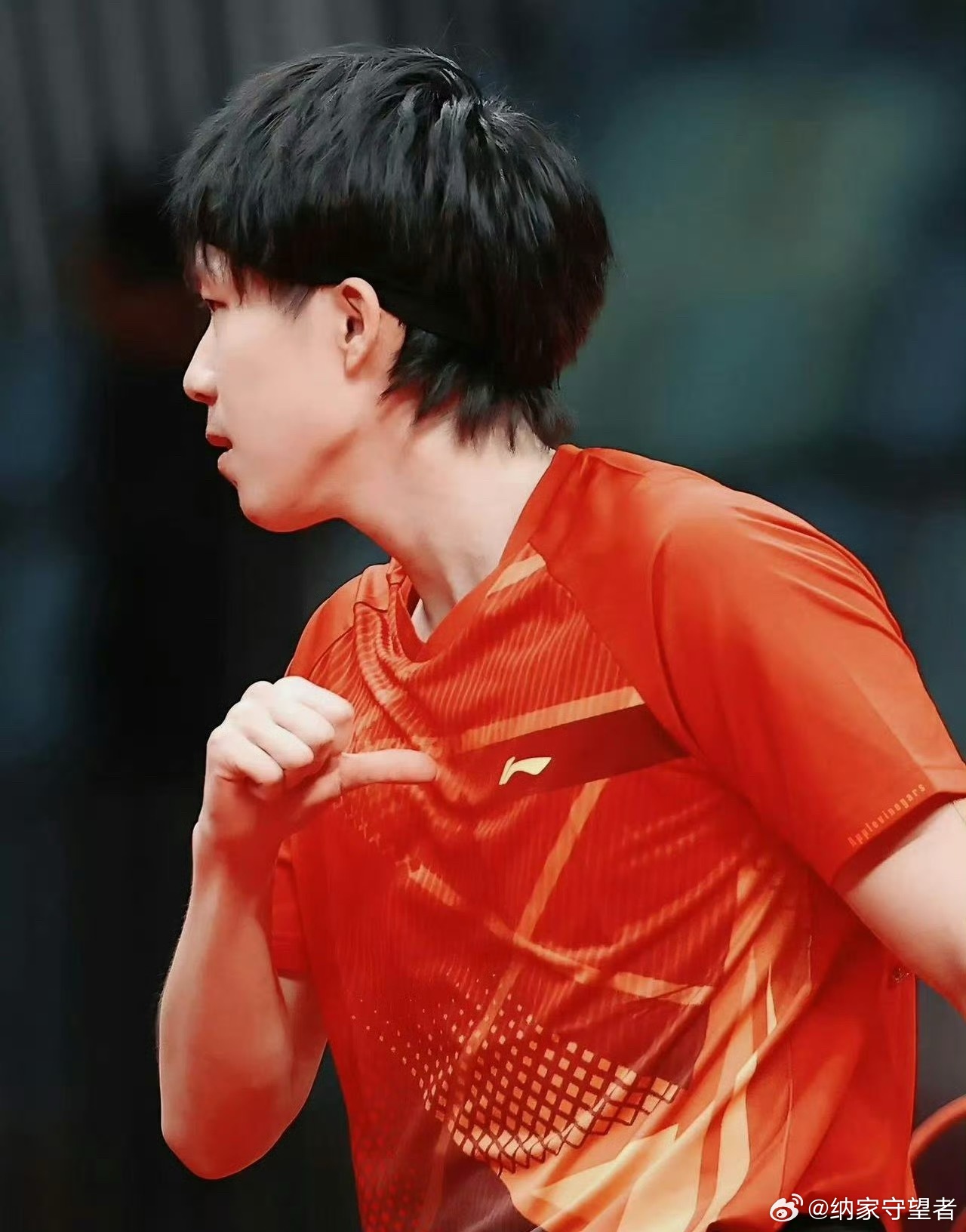 王楚钦从小就不服输王楚钦“从小就不服输”的特质是其乒乓球生涯中最鲜明的性格标签，