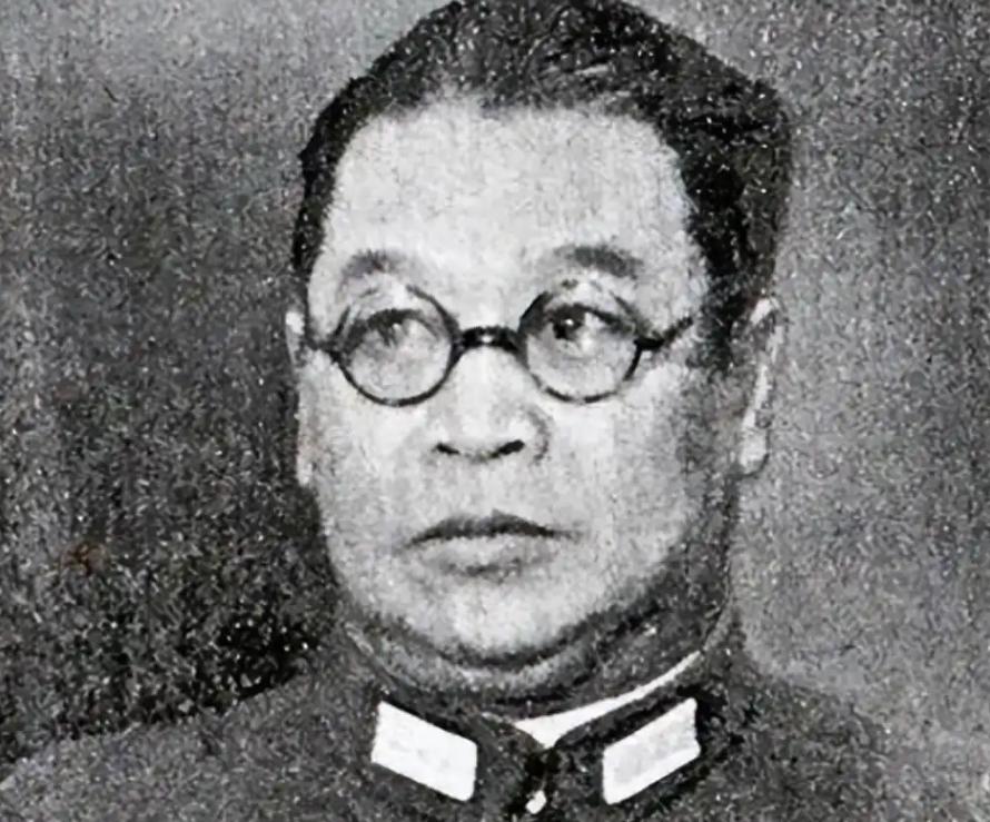 1945 年，这个连汪精卫都嫌恶的大汉奸，卷走 200 根金条逃出南京，晚年自费