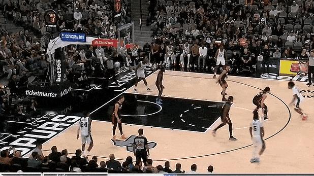 高级货！哈珀打球真是一点不怯场！
在今天NBA常规赛马刺对阵热火的第二节比赛中，