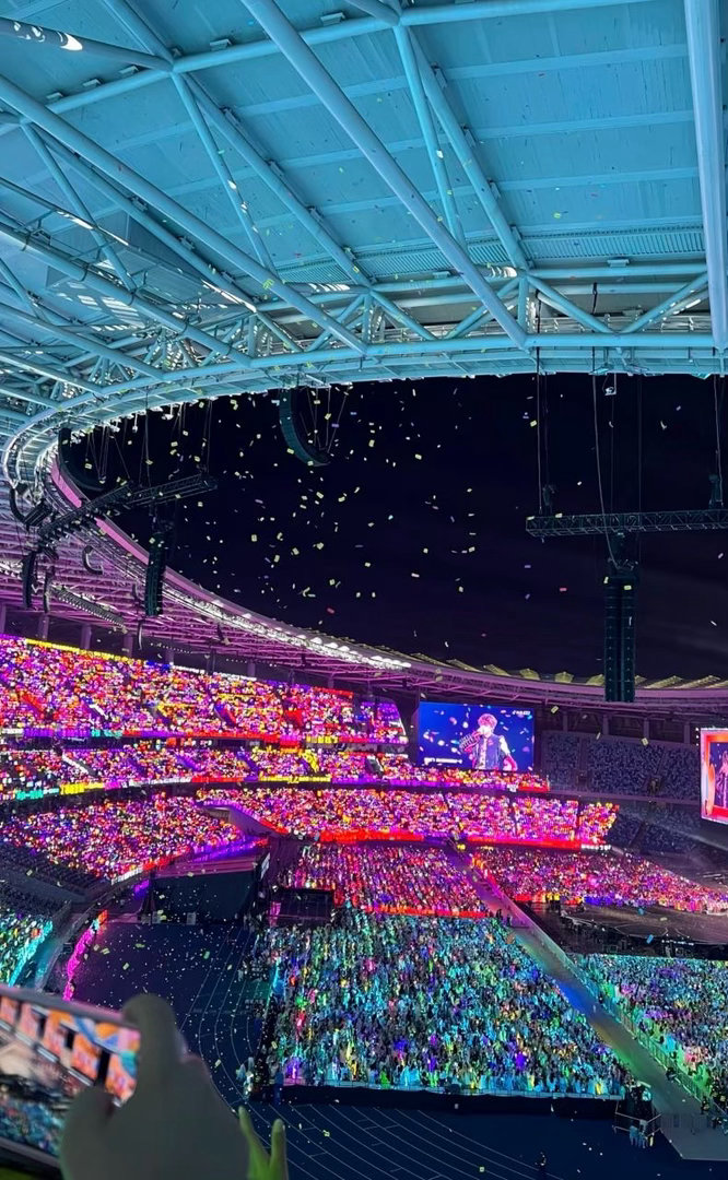 抽4个人去看演唱会！酒店+机票+演唱会门票全包！不要的可折现6000元！想干嘛干