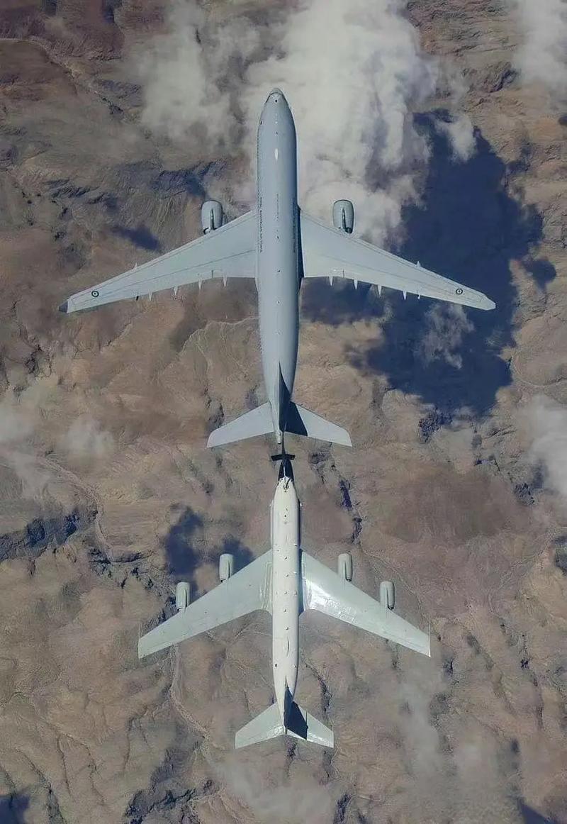 日常口语体风格：
哎，最近伊朗和美国这事儿真是够折腾的！咱们普通老百姓看着都揪心